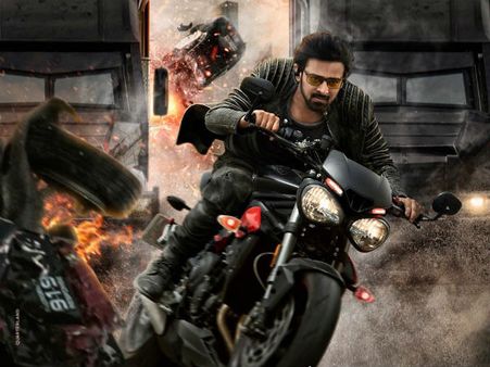 పవన్, ఎన్టీఆర్, మహేష్ రికార్డులను తిరగరాసిన ప్రభాస్.. కేవలం 20 నిమిషాల్లోనే!