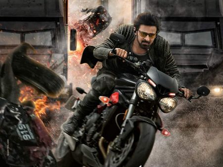 ప్రభాస్ ఫ్యాన్స్ మ్యాడ్‌‌నెస్, థియేటర్లో రచ్చ... వీడియో చూసి షాకైన శ్రద్దా కపూర్!