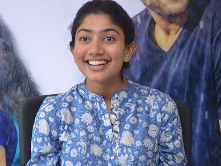 అప్పుడు ఫస్ట్ టైమ్.. ఇప్పుడు సెకండ్ టైమ్.. సాయిపల్లవి సెన్సేషన్