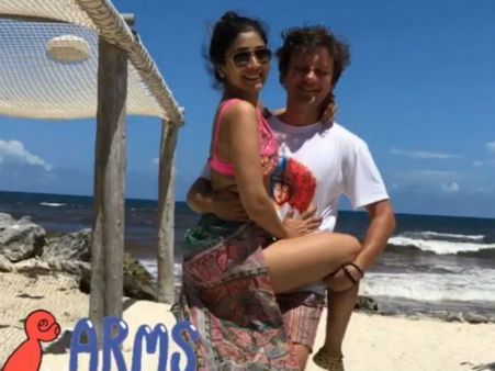 మరో 20 తర్వాతే పిల్లల్ని కంటాను.. భర్తతో ఘాటుగా శ్రియా నాటు సరసం..!