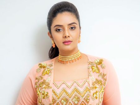 శ్రీముఖి కారణంగా ఈ పరిస్థితి నెలకొంది.. ఆందోళనలో నిర్వాహకులు