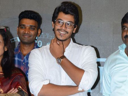 శ్రీహరి కొడుకు హీరోగా ఎంట్రీ ఇచ్చాడు... అమ్మ, నాన్న గురించి ఎమోషనల్ స్పీచ్!