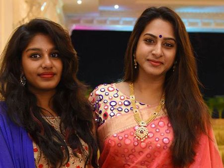 దిమ్మతిరిగే కౌంటర్ ఇచ్చిన సురేఖావాణి కూతురు.. తండ్రి మరణం తర్వాత..