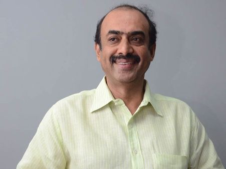 జగన్ స్పందిచాలే గానీ రెక్కలు కట్టుకొని వాలిపోతాం.. దగ్గుబాటి సురేష్ బాబు సంచలన వ్యాఖ్యలు