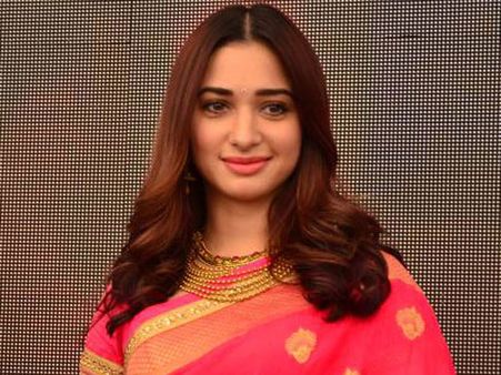 అలాంటి సినిమాలో నటిస్తేనే నా కెరీర్‌కి న్యాయం చేసినట్లు.. తమన్నా సెన్సేషన్