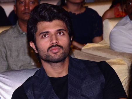 షాకింగ్: సొంత తమ్ముడిని కూడా పట్టించుకోని విజయ్ దేవరకొండ.. ఫ్యాన్స్ రచ్చ