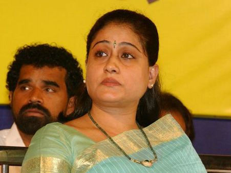 విజయ నిర్మల నా మెంటర్, ఆమె వల్లే తెలుగు ఇండస్ట్రీకి: విజయశాంతి ఎమోషనల్