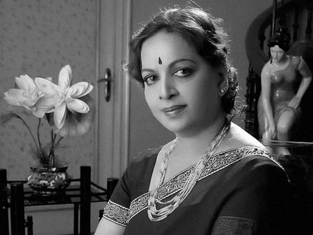 విజయ నిర్మలకు తీరని అన్యాయం... ప్రభుత్వాలు చిన్నచూపు.. వాళ్ల కంటే తక్కువా?