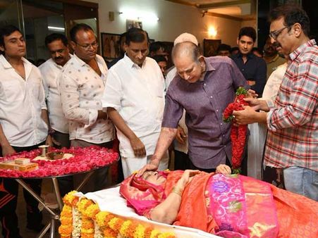 విజయ నిర్మల అంతిమ యాత్ర.. అంత్యక్రియలు ఎప్పుడు.. ఎక్కడంటే?