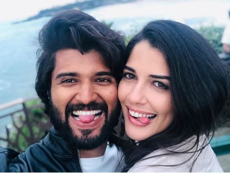 ఫ్రాన్స్‌లో విజయ్ దేవరకొండతో యంగ్ లేడీ ఎంజాయ్.. అన్నీ కొత్త అనుభవాలే అంటూ