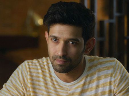 హీరోను కలిసేందుకు పెళ్లి నుంచి పారిపోయిన వధువు... సెట్స్‌లో రచ్చ రచ్చ!