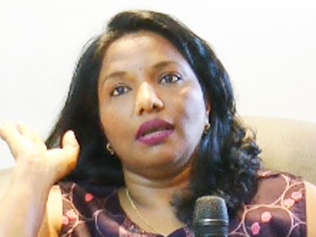 టీనేజీ అమ్మాయితో విశాల్ ఎఫైర్, గోడ దూకేవాడని ప్రచారం... మహిళ అరెస్ట్