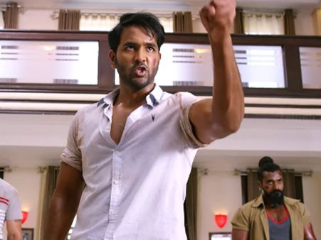 రాజకీయ నాయకుడికి మంచు విష్ణు వార్నింగ్.. లాగు తడిసిపోద్ది అంటూ రెచ్చిపోయి!