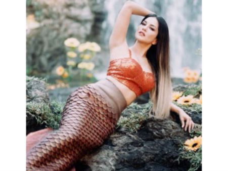 వింత ఆకారంలో సన్నీలియోన్.. సోషల్ మీడియాలో వైరల్ అవుతున్న పిక్స్