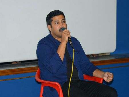 ఇస్మార్ట్ శంకర్ కథను కొట్టేశారు.. పూరీ జగన్నాథ్‌కు హీరో ఆకాష్ వార్నింగ్