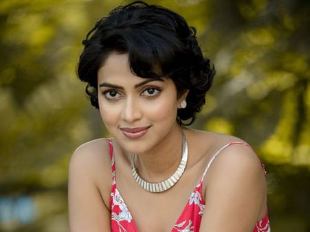 మారువేషంలో అమలాపాల్.. నగ్నత్వంపై ప్రశ్నలు.. ఆశ్చర్యపోక తప్పలేదు