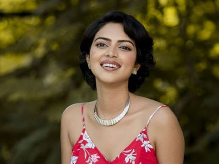 మరో మహిళతో ముద్దు సీన్ రచ్చ రచ్చ... సమర్దించుకున్న అమలా పాల్!