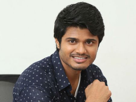 అన్నయ్య ఎన్ని కష్టాలు పడ్డాడో తెలుసు... ఆఫర్ రాకపోతే ఎంత బాధపడ్డడో.. ఆనంద్ దేవరకొండ