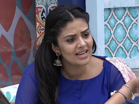 తప్పు చేస్తే చేయి నరికేయాల్సిందే.. హేమతో శ్రీముఖి ఘాటుగా కామెంట్