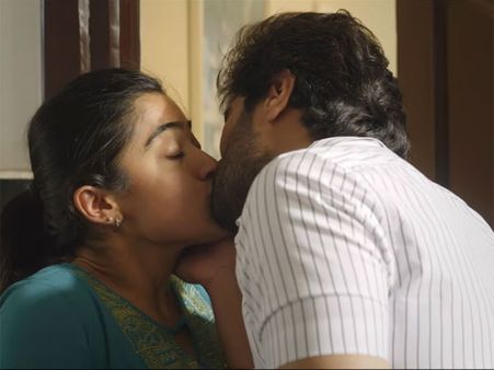 F**k.. అది వింటేనే అదోలా అంటూ.. రష్మికతో లిప్‌లాక్‌పై విజయ్ దేవరకొండ