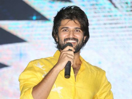 లిప్‌లాక్ సీన్ల ప్రభావం మా జీవితాలపై తీవ్రంగా ఉంటుంది: విజయ్ దేవరకొండ