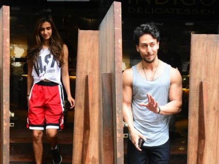 డేట్‌కు వెళ్లొస్తూ అడ్డంగా దొరికిపోయిన బాలీవుడ్ ప్రేమజంట