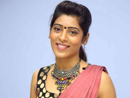 ‘బిగ్ బాస్’పై మరో కేసు: గాయిత్రి గుప్తా ఫిర్యాదుతో ముదిరిన వివాదం