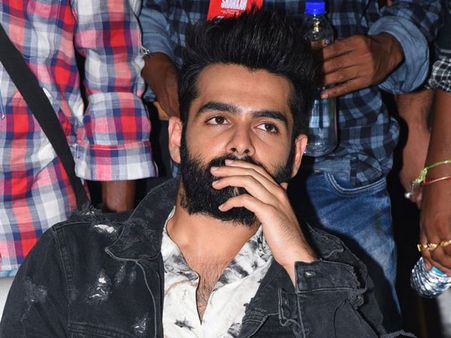 హీరో రామ్ కోసం తెగించిన అభిమాని.. టచ్ చేసిందంటూనే క్లాస్ పీకిన ‘ఇస్మార్ట్ శంకర్’!