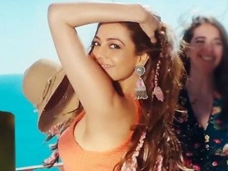 పిల్లా పర్ఫెక్ట్ పిక్చర్.. కాజల్ సెక్సీ లుక్.. ఊపేస్తున్న రణరంగం సాంగ్