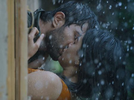 ‘డియర్ కామ్రేడ్’ నుంచి ఆ సీన్లు లేపేశారు.. కలెక్షన్లు పరుగు పెడతాయా?