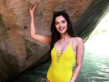 బికినీ ఫొటో పోస్ట్ చేసి బుక్కైపోయింది.. రణ్‌వీర్‌ను కలవడం వల్లే ఇలా..