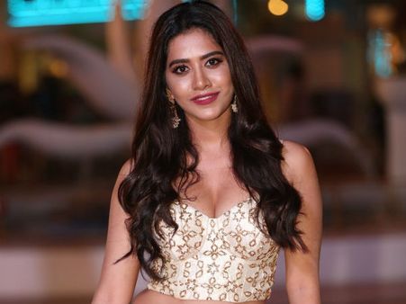 నభా నటేష్‌‌‌ని ఇలియానాతో పోల్చిన వర్మ.. ఆమె రియాక్షన్ ఎలా ఉందంటే!