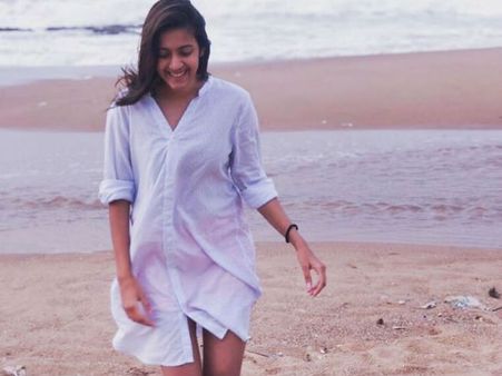 బీచ్‌లో నిహారిక సెక్సీ లుక్.. ఇదీ మెగా ఫ్యాన్స్ రియాక్షన్