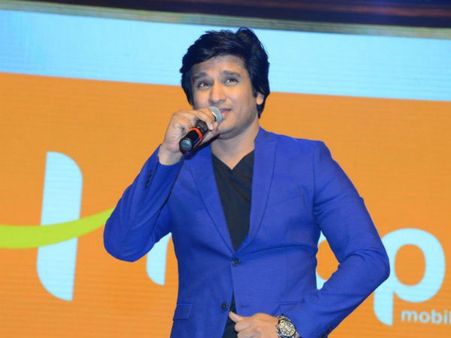 సందీప్ కిషన్ బాధ చూసి.. నిర్మాతగా మారుదామనుకొన్నా.. హీరో నిఖిల్