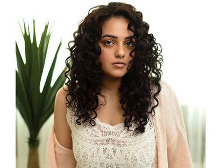 యమ హాట్‌గా నిత్యామీనన్.. ఎలా క్లాస్ పీకుతోందో చూడండి