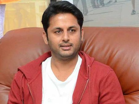 నితిన్ చాలా సాఫ్ట్.. భీష్మ నుంచి అఫీషియల్ లుక్