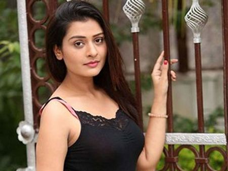 పాయల్ డేటింగ్ చేస్తోందా? ఇంతకీ అతనెవరు.. ఆయనతో అక్కడేం పని..?