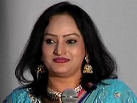 నా మొగుడు ఒక రోగ్.. చాలా మందితో*** ఎఫైర్ ఉంది.. సీనియర్ నటి