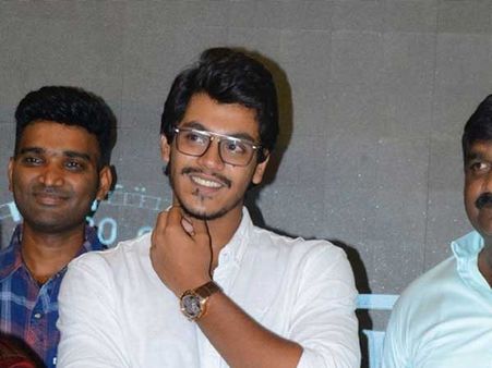 ఆయన రక్తంలోనే నటన.. స్వర్గీయ శ్రీహరి పేరు నిలబెడుతాడు.. శాంతి శ్రీహరి