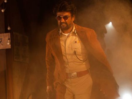 దర్బార్: ఆ ట్వీట్ చూసి చెలరేగిపోయిన రజనీకాంత్ ఫ్యాన్స్!