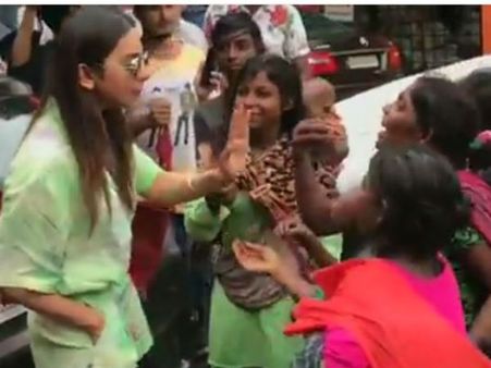 రకుల్‌కు చేదు అనుభవం.. బిచ్చగాళ్లు షాక్.. ఎక్కడపడితే అక్కడ టచ్ చేసి.. (వీడియో)