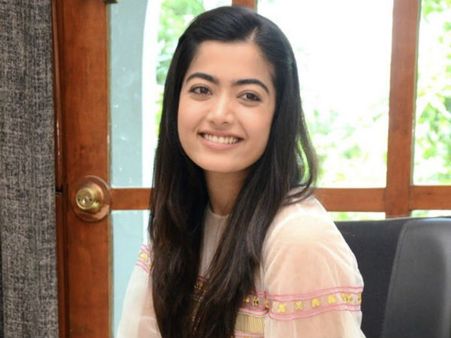 ఇక ఆపు.. అందరూ చూస్తున్నారు.. రష్మిక మందన్న షాకింగ్ రియాక్షన్