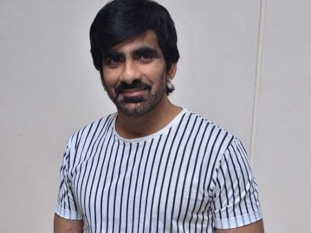 భారీ సినిమా కోసం.. రెమ్యూనరేషన్ వద్దంటూనే నిర్మాతకు షాకిచ్చిన రవితేజ