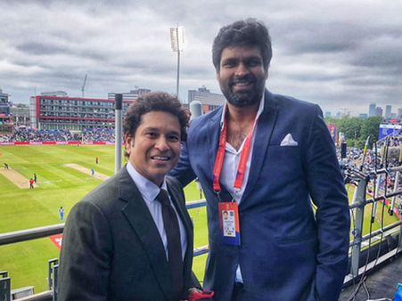 సచిన్‌ను కలిసిన ప్రముఖ సినీ నిర్మాత.. జోరుగా రూమర్లు..