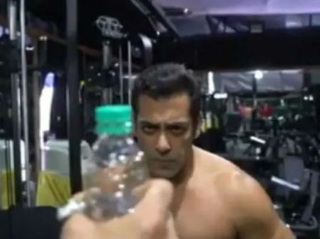 బాటిల్ క్యాప్ ఛాలెంజ్.. వెరైటీగా స్పందించిన సల్మాన్.. హోరెత్తుతున్న కామెంట్స్