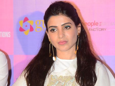 అప్పుడు సినిమాను పొగిడి, ఇపుడు దర్శకుడిని తిట్టి... వివాదంలో సమంత!