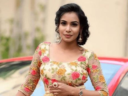 'బిగ్ బాస్'కి వెళ్లి క్యారెక్టర్ స్పాయిల్ చేసుకున్నా అని ఫీల్ కావొద్దు.. సంజన సెన్సేషనల్ కామెంట్స్