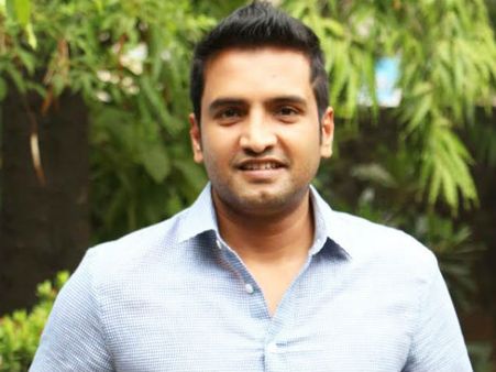 ప్రముఖ నటుడు సంతానంపై పోలీసులకు ఫిర్యాదు