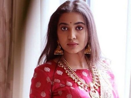 చుట్టూ వంద మంది మగాళ్లు.. వాష్ రూమ్ కూడా లేదు.. చేసేదేం లేక..: శివాత్మిక