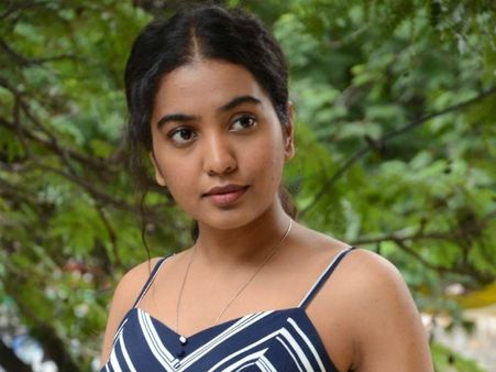 మా నాన్న చేసిన పనితో విపరీతమైన టెన్షన్.. అమ్మ స్టయిల్‌తో దొరసానిగా.. శివాత్మిక